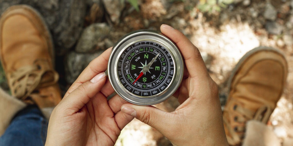 How does a compass work? 1 How does a compass work